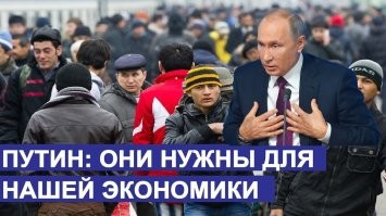 Темнокожие рабочие и булки хлеба на полу