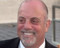 - Убили Джоэла...
- Лучше бы меня убили.
- У Билли Джоэла концерты в СССР.