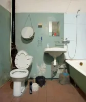 Я понял для чего в этом помещении барабан! Зашёл, взял барабан, расселся на горшке, изготовился, натужился, барабанная дробь, плюх - готово.