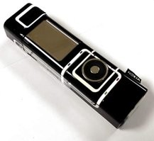 У нас по всему городу была реклама вот этого чуда Nokia 7280 и еще 2-3 похожих по дизайну.В один момент пол города купила его (В основном в золотом цвете для женского населения ) через 1-2 недели все были на авито. Не помню или зарядку держали пол дня или набор был неудобный ,не помню.

Кстати ,где то до сих пор лежит Лепесток 7610