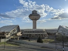 В советское время был расцвет архитектуры в Армении. Аэропорт "Звартноц", Дом камерной музыки. За все 30 лет независимости не построено ничего стоящего. Вернее - ничего. Как и в остальных бывших союзных республиках.