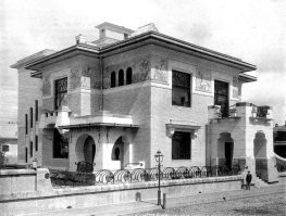 Да возьмите любое творение Шехтеля.