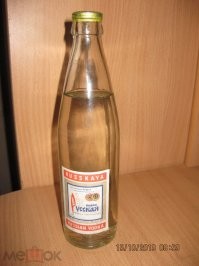 По моей молодости мерзавчиком называли 0,33 (На фото). Такие наверное не все и помнят. Чекушкой, как и сейчас, 0,25. Стограммовых не припомню.