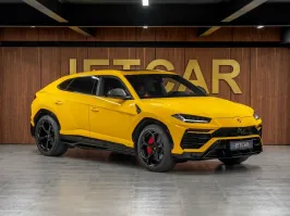 Lamborghini Urus! Он бы еще крокодила в машине оставил...