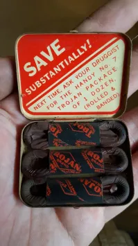 Если бы дед(папка) их использовал, то, возможно, коробочку некому было находить!