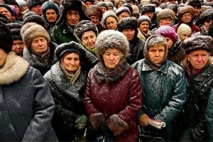 12 февраля 2025 года исполняется 35-я годовщина массовых беспорядков в Таджикистане, которые положили начало геноциду русского населения и жестоким гонениям на русских людей в республиках Средней Азии.

Историки называют 12 февраля 1990 года пиком полномасштабной резни. Основные погромы русского населения происходили в столице Таджикистана – Душанбе, а также не его окраинах. Религиозные экстремисты, спровоцированные местным радикально настроенным духовенством, вершили кровавые погромы и вели расправы над русскоязычным населением.

Таджикская молодежь буквально уничтожала собственность русских граждан. Людей били палками, камнями, железными прутьями. Было много убитых и раненых, в том числе дети. Над русскими женщинами публично издевались и насиловали, при этом возраст русских жертв не являлся преградой для жестоких преступлений. На заборах домов русских семей в Таджикистане писали: «Русские, не уезжайте   нам нужны рабы!