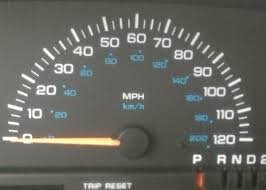 Дружище, я предостаточно поездил на иностранных автомобилях, и мотоциклах, поэтому знаю, как обозначаются километры в час.
Примерно так. 
Продолжить?