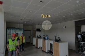 Вот, выкладывал уже. 
АЗС. И Магазин. Буран стоит.