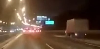 Какой, нахер, смертник? 
Там все останавливались. 
Пробка или ещё что.