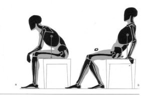 Сотрудница ПВЗ показала, как правильно разминать спину во время работы