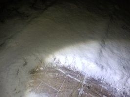 Э... Какие тени? Какое солнце? Пасмурно было. 

Вот, сходил, сфотографировал. 
Сейчас снега больше, но всё равно видно. 
Несколько дней мороз под минус десять градусов. 

Фонариком подсвечивал.