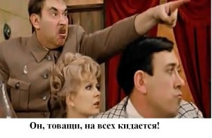 Обезьяна по&nbsp;достоинству оценила грудь девушки
