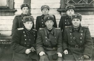 После строевого смотра. Офицеры вч 27073. Светлогорск.18 декабря 1955г.