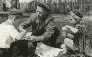 Родительский день в пионерском лагере. 1952г.