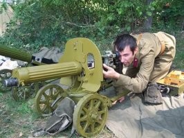А похоже она "максимку" вперед толкает.