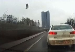 "А как оно с таким .уем летает?" (с)