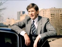 Там ещё из Абдулова получился типичный чиновник 90х... 
А у Ярмольника вообще шляпу украли)))