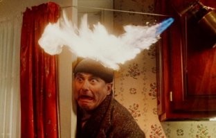 Грабитель попался в ловушку в стиле "Один дома"