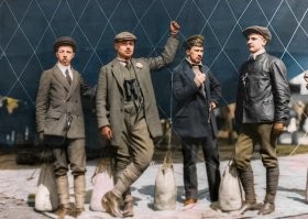 >>Воздухоплаватели ..<<
а что у них за непонятные штуки спереди, типа кортиков ?