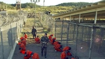 для таких должно быть свое гуантаномо. и кормить их там исключительно брюквой со свиными ногами.