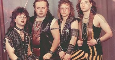 Я про то, что когда только появилось телевидение, применяли макияж, чтобы лица выглядели более естественно.
А за грим я в курсе