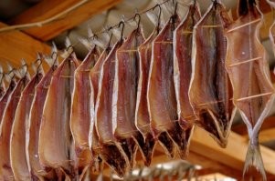 вяленые омуля с Байкала намного  вкуснее..))