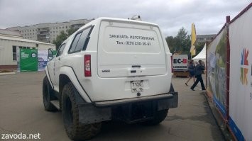 А вот этот ещё и плавать умеет.