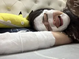 прикольная фотка
делает селфи сквозь плач