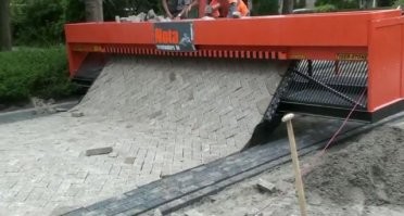 да ничего с ними не будет. съедут по склону вниз, и в долине устаканятся. Вот по такому принципу: