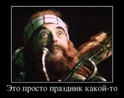 негроид в белой футболке от указанного бренда