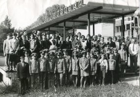 Новомосковская детская железная дорога. Станция Берёзки. Участники слёта актива.