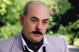 Во время моего очередного просмотра этого сериала, по ТВ показали наш фильм с Равиковичем в роли Пуаро. Это было какое-то издевательство над Пуаро.