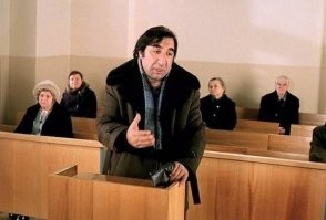 А потерпевший сказал: «Извините, я туалет хочу…» ... Он пошёл туалет, а Валик-джан не смог дверь сломать…