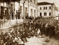 О чём мы. Лики родного НН.
Нижегородский фотограф М. Дмитрiевъ:
НН Ночлежный дом Н. А. Бугрова

Семейство Николая II в Саровском монастыре. Саров, 1903 г

Босяцкая Миллионка