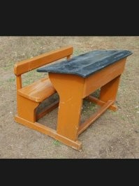 То столик и два стульчика! А вот это - парта!