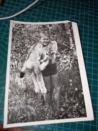 специально для тебя нашёл одну из фоток дяди с этой рысью, только он тут её шкуру через шею перекинул а не как плащ за лапы повязал, ну так что? Кто тут мир-дверь -мяч?