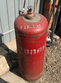 Выскочил на встречку и избил водителя, который ему посигналил