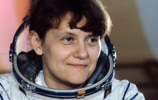 Я бы заменил тут одну личность на более достойную. К которой и Королёв претензий не имел и не только он.