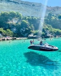 1. Парящая лодка. Греция
2. Парящая лодка. Россия, Крым, Фиолент, бухта Александры.