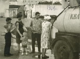 Торговля квасом на Центральном стадионе им. В.И. Ленина. Казань. 1964г.