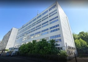 И что?   Вот это тоже АТС. :-) 

Давно  прошли те времена,  когда для АТС требовались огромные залы с щелкающим железом и паутиной из проводов.    Большинство старых телефонных узлов уже сломаны или их площади сдаются под другие нужды.