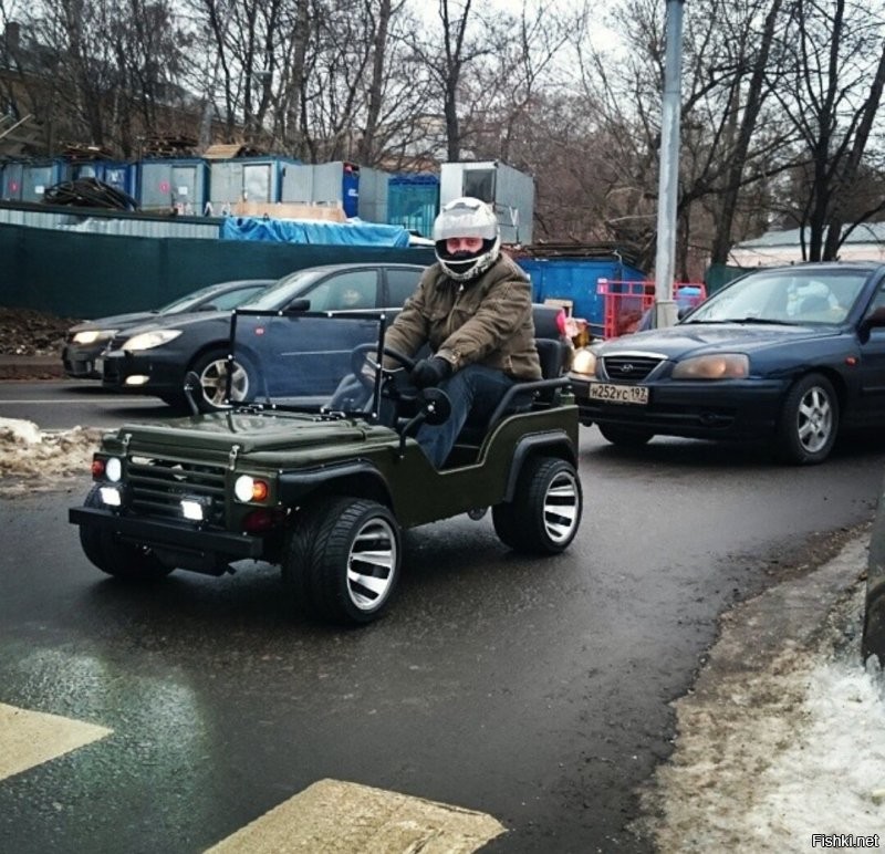 Вот такую мы с товарищем лет 10 назад заказали на Али. Сейчас тоже можно купить. Но цена выйдет с доставкой около 500 000. Тогда она нам вышла с доставкой 130 000. Офигенная штука. Права как на трактор. Пытались поставить на учёт в ГТН. Но нам сказали что так гоняйте. И действительно... за 2 года раз 20 останавливали только чтоб сфоткаться и спросить что это))) Ездили по Москве свободно)))