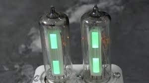 У родителей был вот такой ламповый магнитофон "Дайна": деревянный корпус, монофонический усилитель, лентопротяг с асинхронным двигателем, ламповый индикатор уровня сигнала (фото прилагаю). А в конце 80х подошла очередь и родители купили стереофонический катушечный магнитофон Сатурн 202с-2, в котором были встроенные громкоговорители, а так же возможность подключать внешние комплектные колонки  "Радиотехника АС30", выходной каскад был построен на КТ808 - грелся как утюг :)