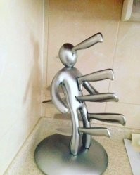 увидел у знакомых очень странный подсвечник
.
Это вы ещё к ним на кухню не заходили