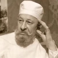 "Батя года забыл посадить в машину своего ребёнка и уехал в закат .
Видео с регистратора случайного авто, запечатлевшее этот душераздирающий момент, уже разлетелось по Сети, как горячие пирожки. Пока одни ахают от ужаса, другие гадают: что же довело отца до такого поступка? Спешка? Гнев? Или просто желание "проучить"?
Что творится в голове у человека, который высаживает пятилетку на проезжую часть и заставляет бежать за машиной? Может, отец торопился так, что потерял всякий здравый смысл? Или это был его способ "проучить" непослушного сына, который, скажем, не хотел садиться в кресло или ныл всю дорогу?"

Автор, может ты это всё выяснишь, а потом статью напишешь!

Иначе о тебе можно плохо думать, тебе кроме хайпа и срача в комментах ничего не надо было...