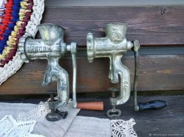 У меня есть камень для колки орехов. Ему 100500 тысяч миллионов лет. Отлично работает до сих пор. Ну, как всегда, без этой фотки пост не полный))