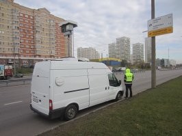 Треноги уже 100 лет запрещают, но никто так и не запретил.
Это же лишняя копеечка, в неизвестно чей бюджет, с тех, кто еще может себе позволить потратиться на горючку и платные парковки.
Ну запретят треноги.
А с этим гов...ом что сделают?