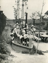 На игровой площадки детского сада. Москва. 1962г.