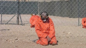 И поедет или полетит в Black Raven этот маструбек на зону в Гуантанамо в Block Maximum Security.  
И там маструбека вылечат от жажды. 
Примет солнечные ванны.  
Короче - весело проведет остаток своих дней слушая любимый музон.