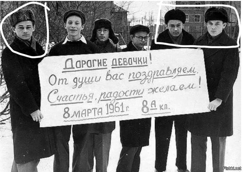 Это оперА из убойного отдела Питера под прикрытием, а в очках криминалист, я точно говорю!